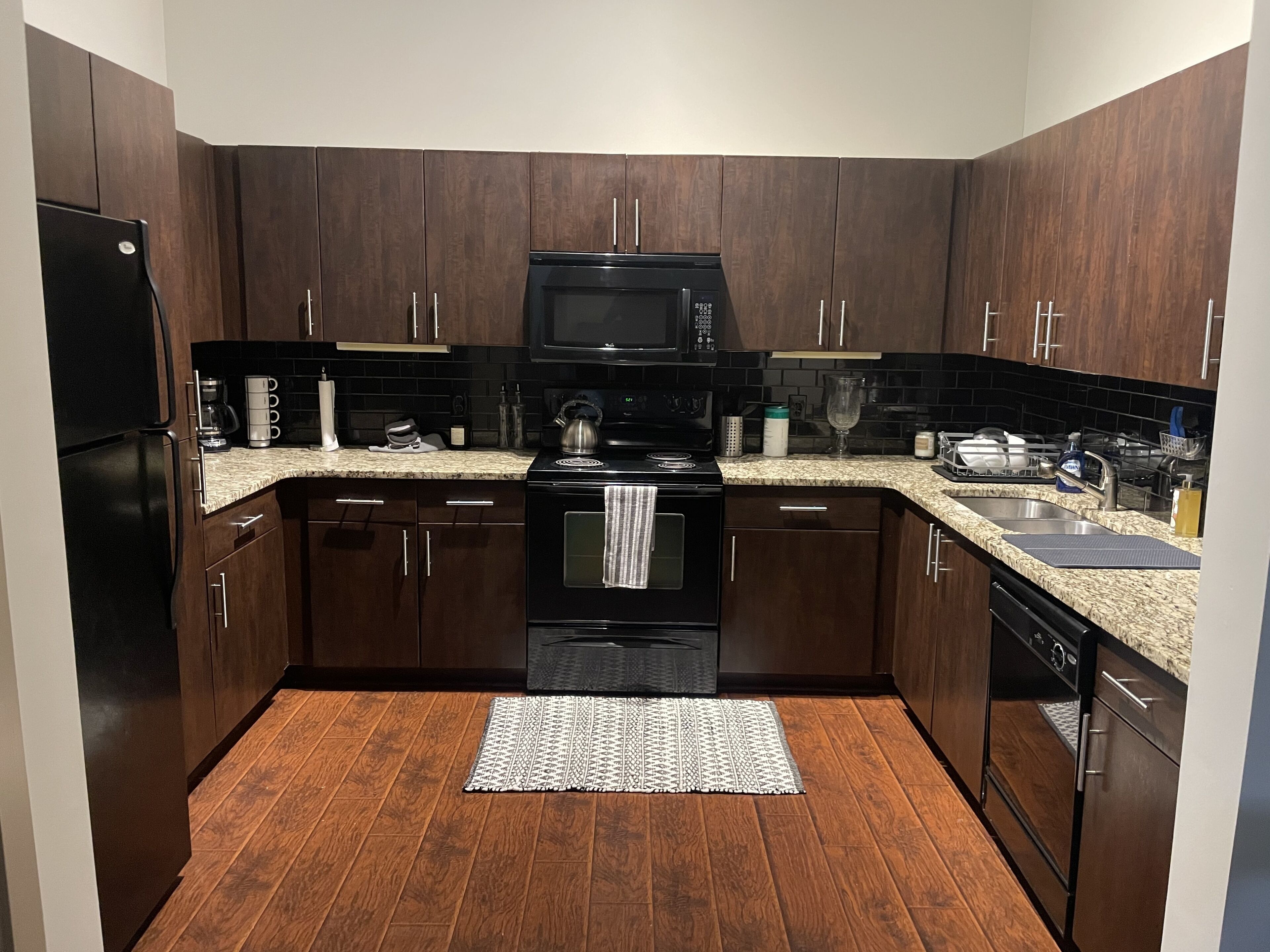 Spacious 2 Bedroom Condo Downtown w/ Rooftop Pool