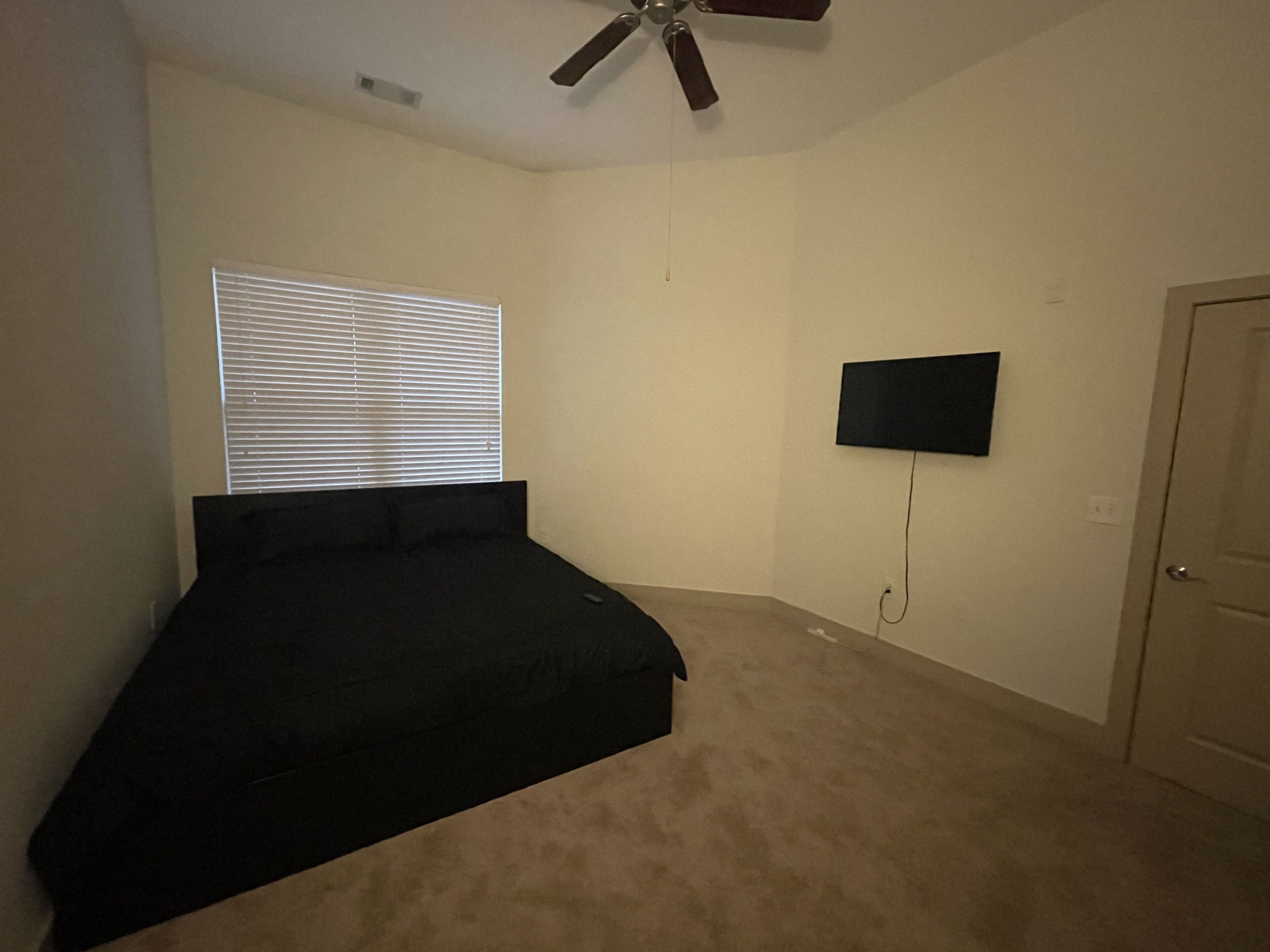 Spacious 2 Bedroom Condo Downtown w/ Rooftop Pool