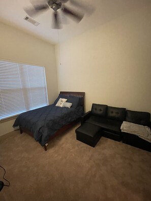 Room - Spacious 2 Bedroom Condo Downtown w/ Rooftop Pool (Atlanta)