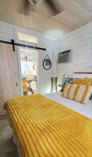 1 bedroom, iron/ironing board, free WiFi