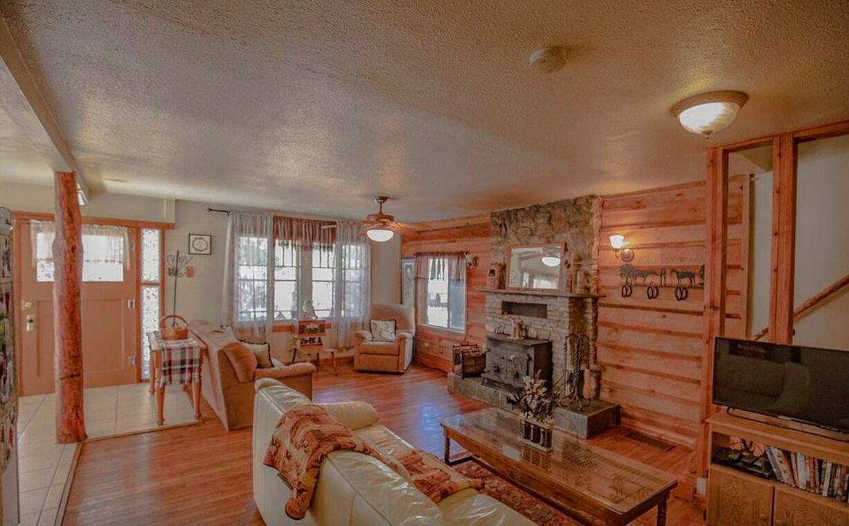 Cue the Elk Lodge - Great for Large Groups - Fenced Yard Bring Your Dogs!
