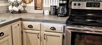 FIDDLEHEAD LOFT🌿 Peaceful & charming space 1.4 miles from  I-81, Exit 29. 