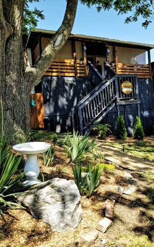 FIDDLEHEAD LOFT🌿 Peaceful & charming space 1.4 miles from  I-81, Exit 29. 