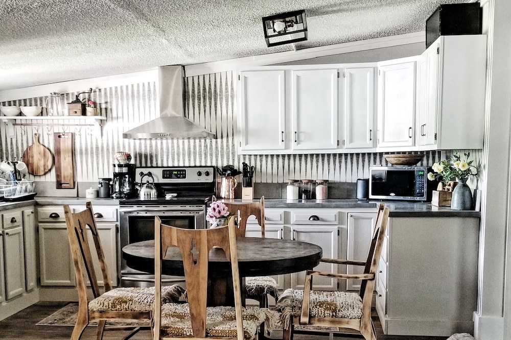 FIDDLEHEAD LOFT🌿 Peaceful & charming space 1.4 miles from I-81, Exit 29.