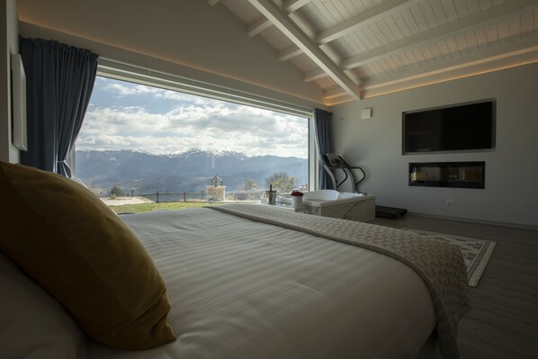 1 bedroom, in-room safe, free WiFi, bed sheets