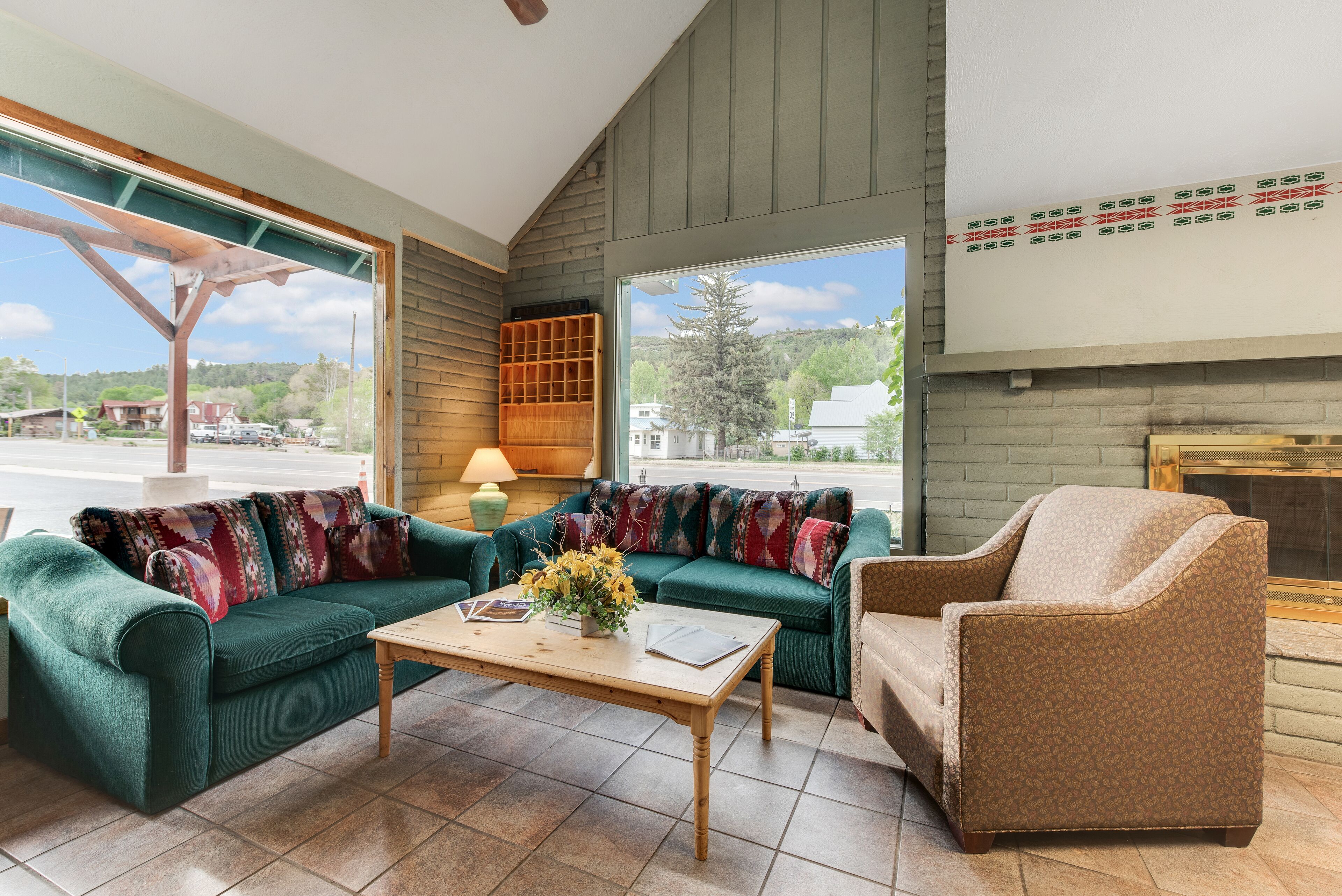 2 Doubles+Sofa Bed+Kitchen at Dolores Mountain Inn