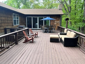 Outdoor dining - Lakeside Family Retreat at Barren River (Scottsville)