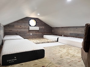 5 bedrooms, desk, free WiFi, bed sheets