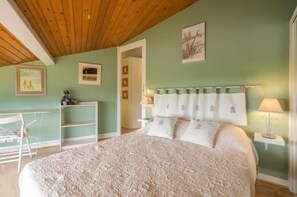 2 عدّة غرف نوم ومكواة/لوح كي وسرير سفر وواي فاي مجانًا