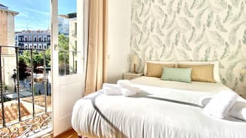 2 slaapkamers, een strijkplank/strijkijzer, internet, beddengoed