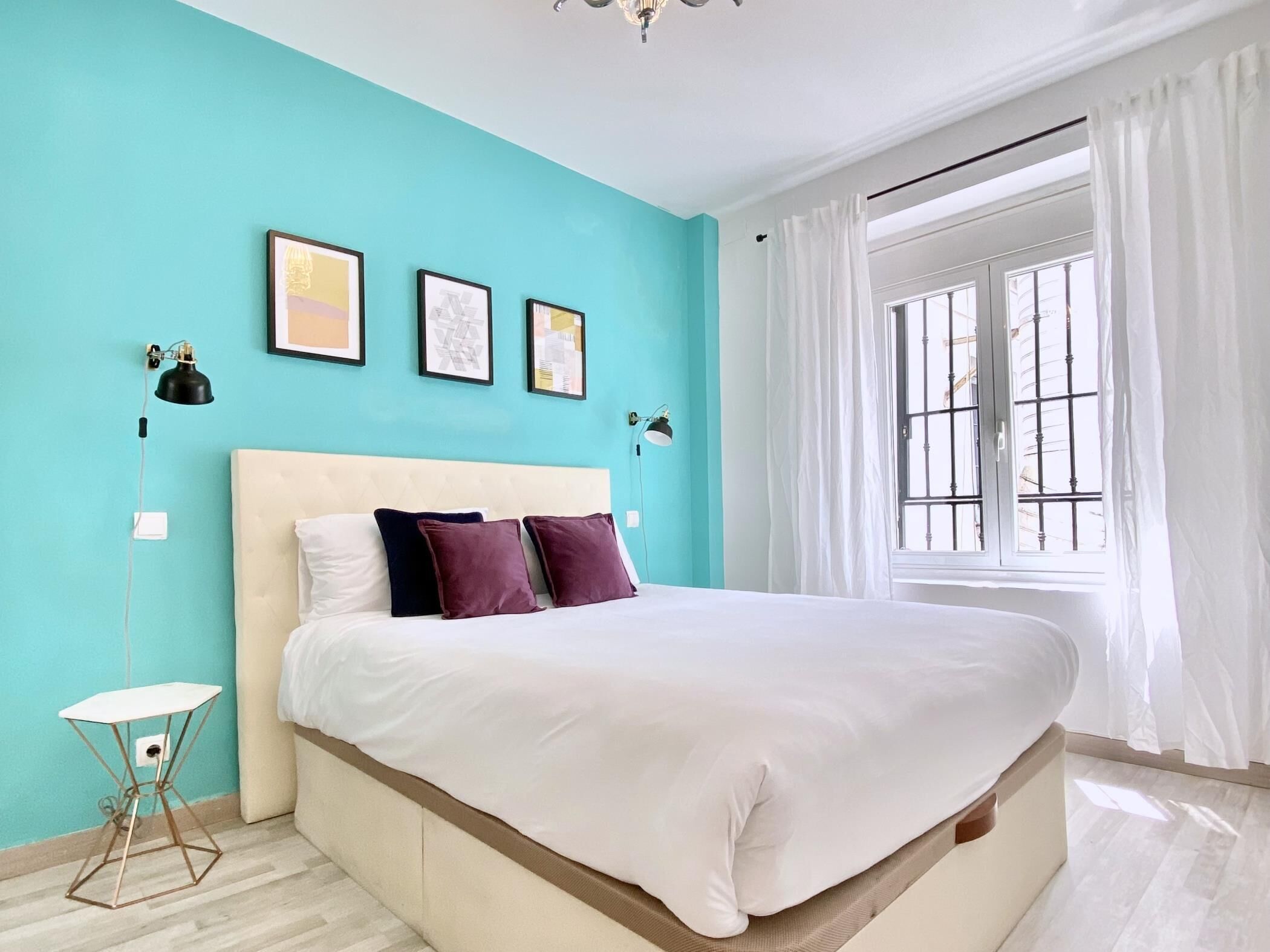 4 soverom, strykejern/-brett, internettilgang og sengetøy