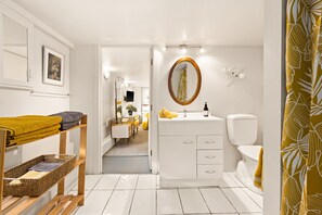 Dusche, Haartrockner, Handtücher, Seife