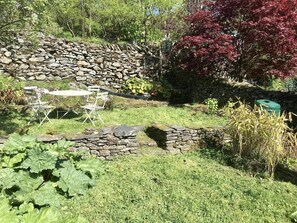 Outdoor dining - Cottage in the Lake District (Staveley)