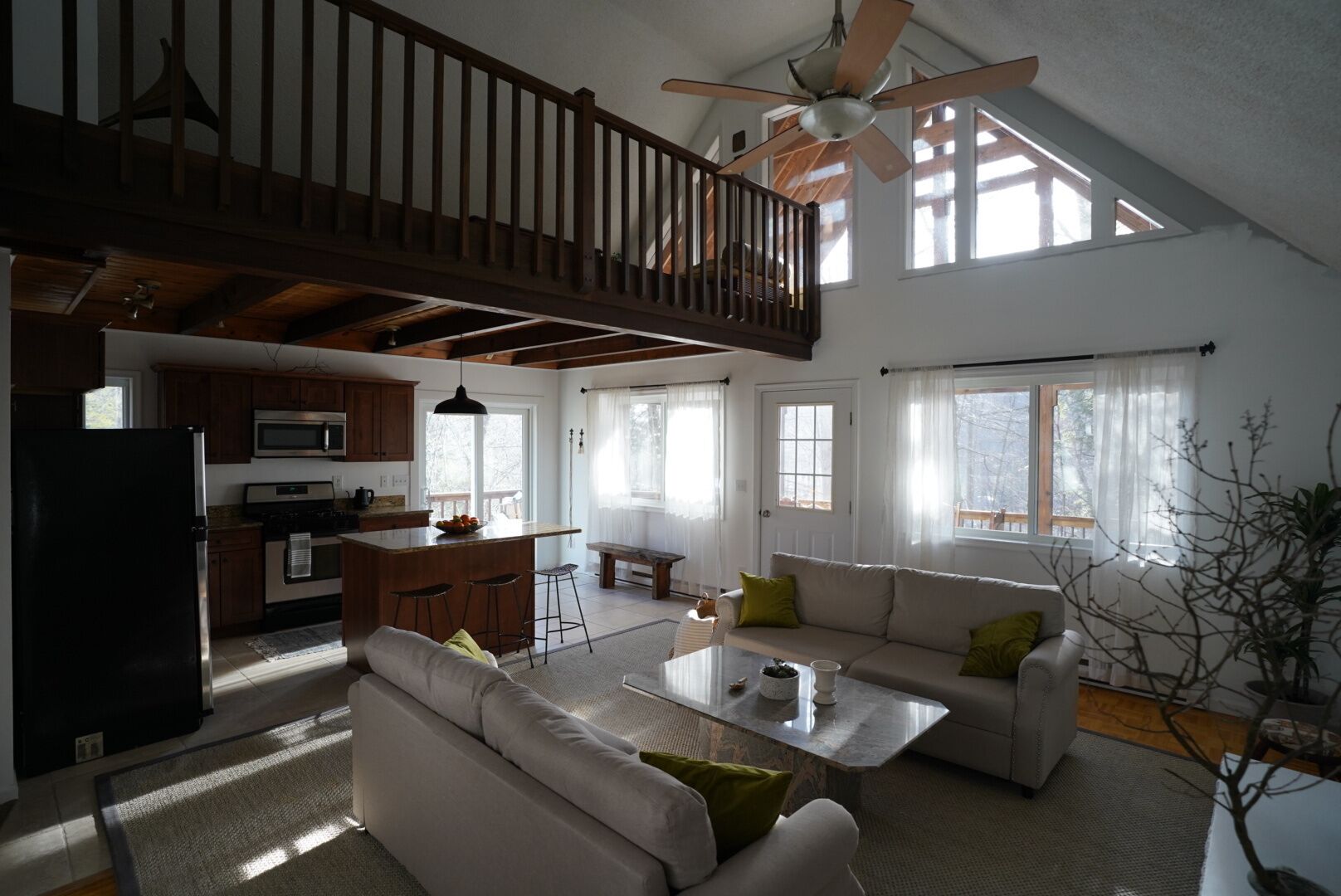 COZY SUN DRENCHED HOUSE IN POCONO MOUNTAINS