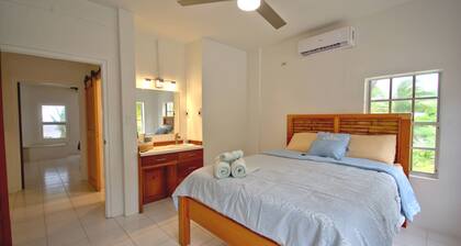 Private Chef Included,PrivateBeach,Free WiFi,2Kayaks,2 GolfCarts