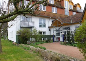 Exterior - Warnemünde, close to the beach, parking lot, central location in the country house (Warnemünde-Diedrichshagen)