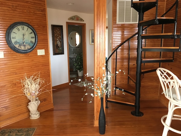 المنشأة من الداخل