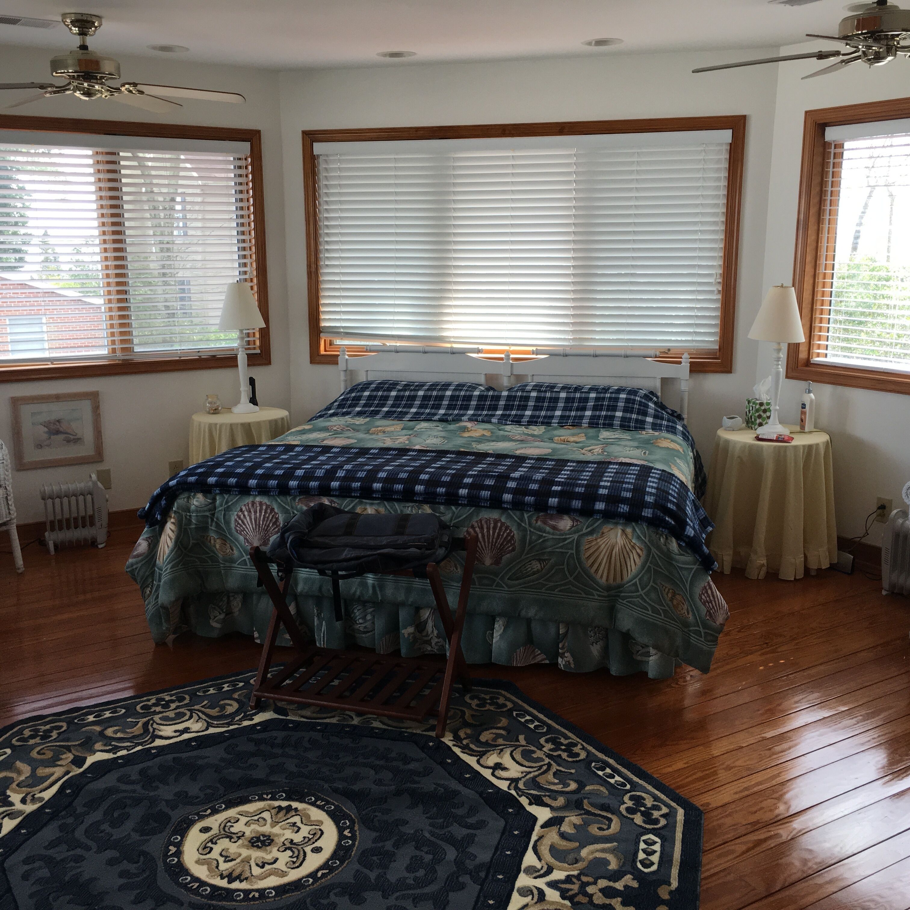 3 عدّة غرف نوم ومكتب وواي فاي مجانًا وملاءات أسرّة