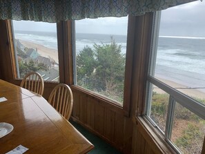 Dining - LARGE BOUTIQUE VINTAGE 2 BEDROOM OCEAN VIEW SUITE #2 W/FULL KITCHEN&WOOD BURN FP (Lincoln City)