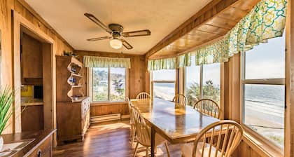 LARGE BOUTIQUE VINTAGE 2 BEDROOM OCEAN VIEW SUITE #2 W/FULL KITCHEN&WOOD BURN FP