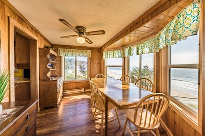 LARGE BOUTIQUE VINTAGE 2 BEDROOM OCEAN VIEW SUITE #2 W/FULL KITCHEN&WOOD BURN FP