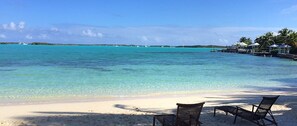 Beach towels - Oceanfront Luxury Villa in February Point (George Town)