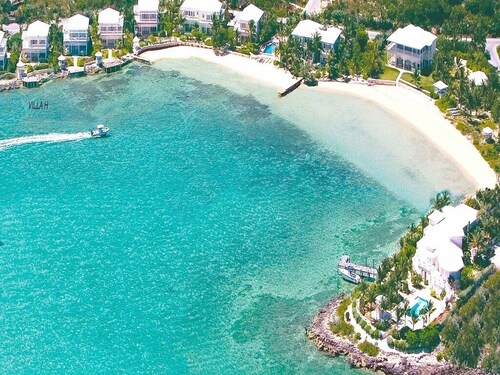Oceanfront Luxury Villa in February Point