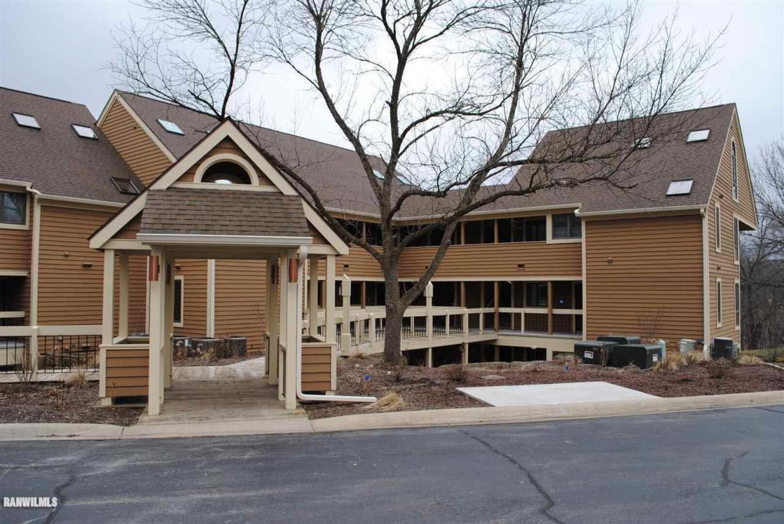 1 Bedroom, 1 bath townhouse in The Galena Territory.