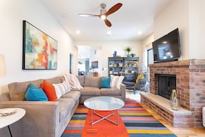 TV, fireplace, books - 2min Downtown Pearl St: Hot Tub + Sauna + Cold Plunge, Upscale & Family-Friendly (Boulder)