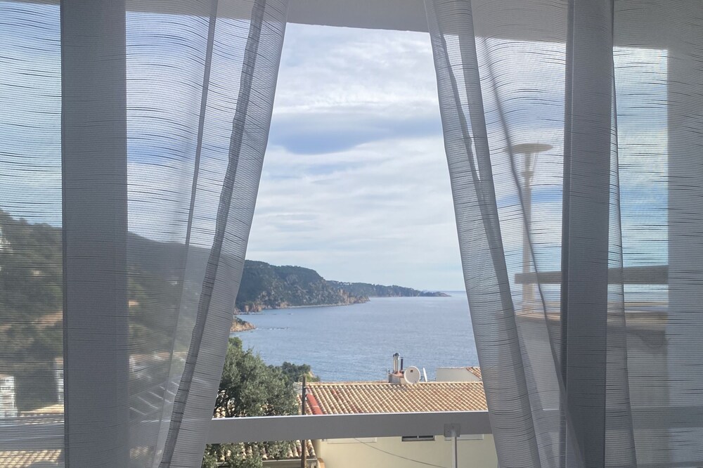 Great Apartment Next to the Sea