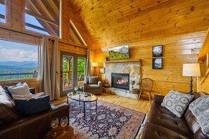 Smart TV, caminetto, videogiochi, libri