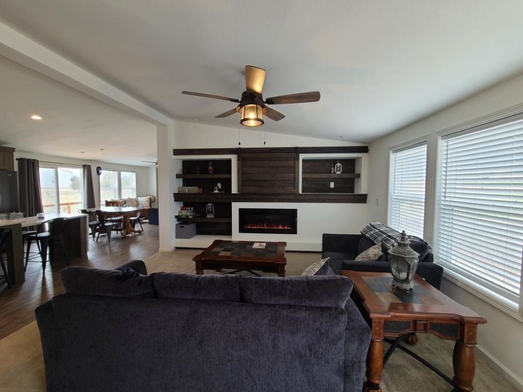 **Be at Home at Lake Mac**