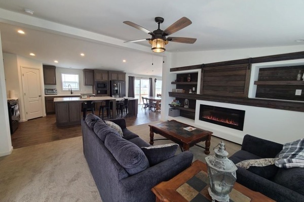 Smart-TV, Kamin, DVD-Player, Arbeitsbereiche