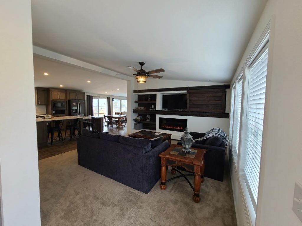 **Be at Home at Lake Mac**