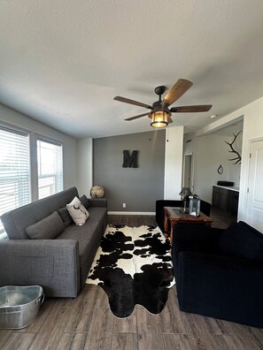 Smart TV, fireplace, DVD player, offices - **Be at Home at Lake Mac** (Lewellen)