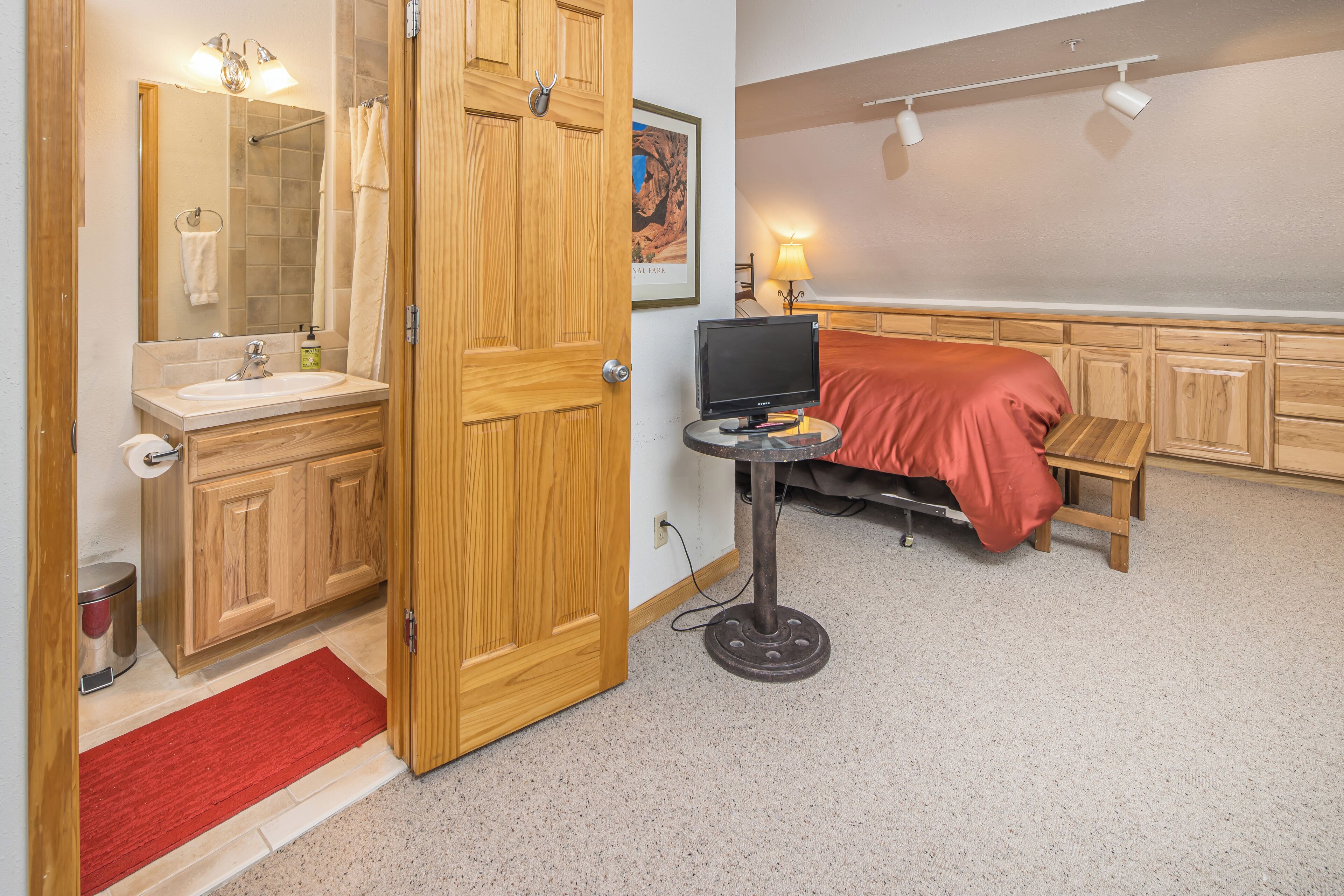 2 chambres, fer et planche à repasser, accès au Wi-Fi (inclus)