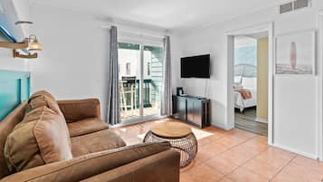 2 bedrooms, iron/ironing board, travel cot, WiFi