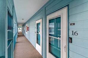 Exterior detail - Hang Ten Hideaway Beach Condo w Pool 6 person Max (Carolina Beach)