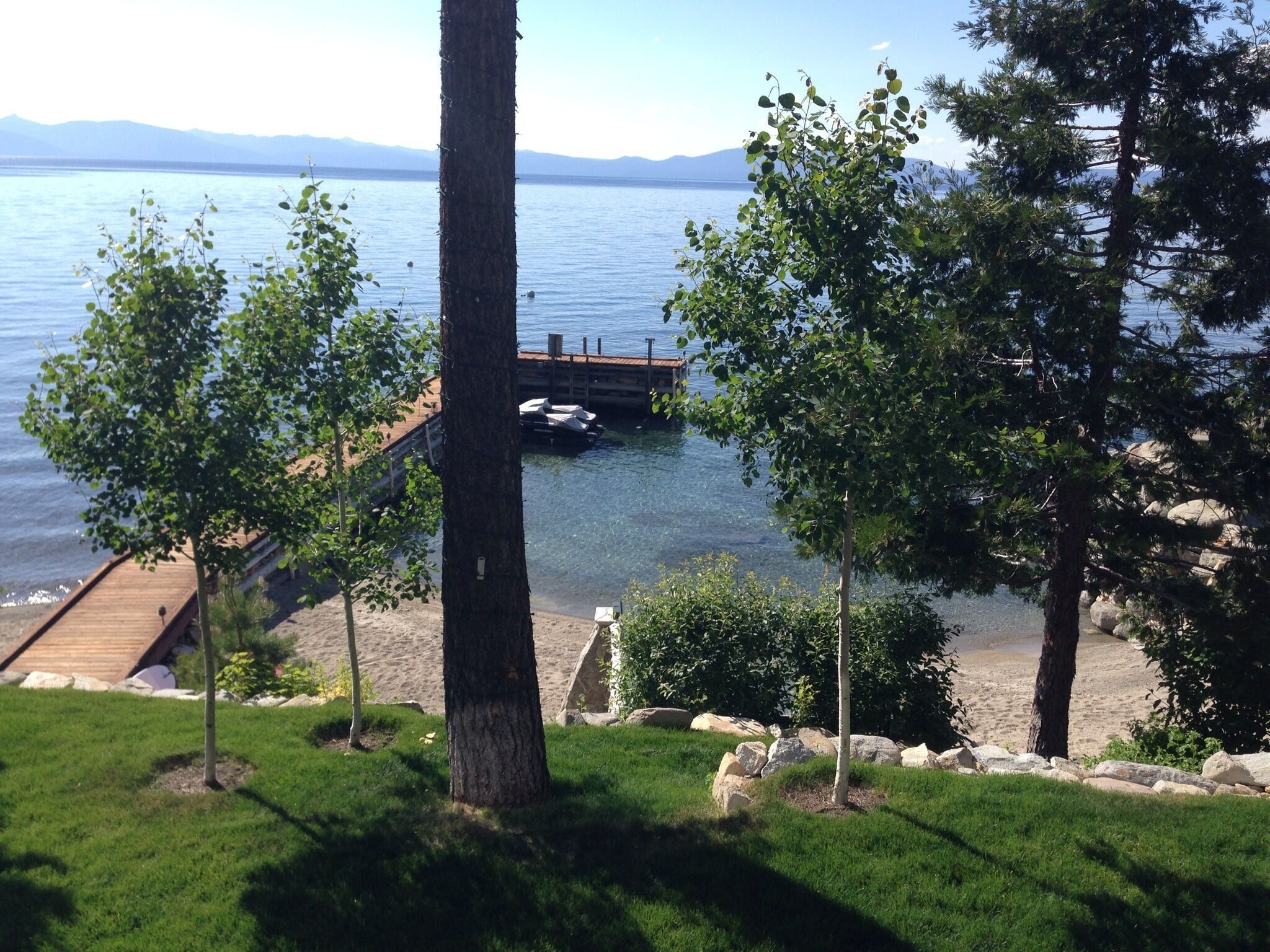 Exquisite lake house! Private Beach, Boat Dock, Lake, Skiing, Casinos, Views!