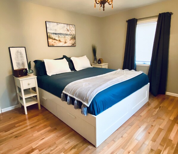 4 bedrooms, iron/ironing board, WiFi, bed sheets