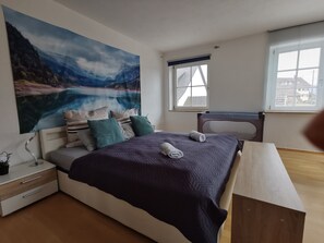 3 bedrooms, iron/ironing board, WiFi, bed sheets