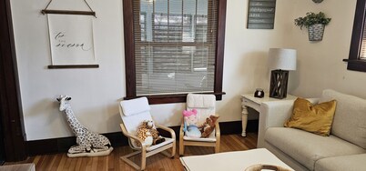 ZOO Old Market CHI Charles Schwab Field Cozy Downtown House 