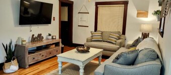 ZOO Old Market CHI Charles Schwab Field Cozy Downtown House 