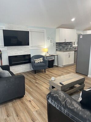 Televisión y chimenea 