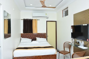 Individually furnished, free WiFi, bed sheets