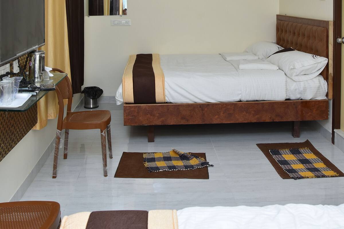 Individually furnished, free WiFi, bed sheets