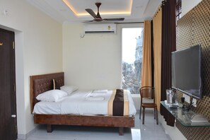 Individually furnished, free WiFi, bed sheets