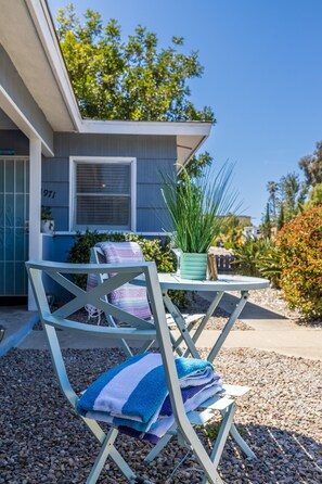 Outdoor dining - #4286 PB Studio Walk to BAY, PIER & BEACH 🏝 (San Diego)