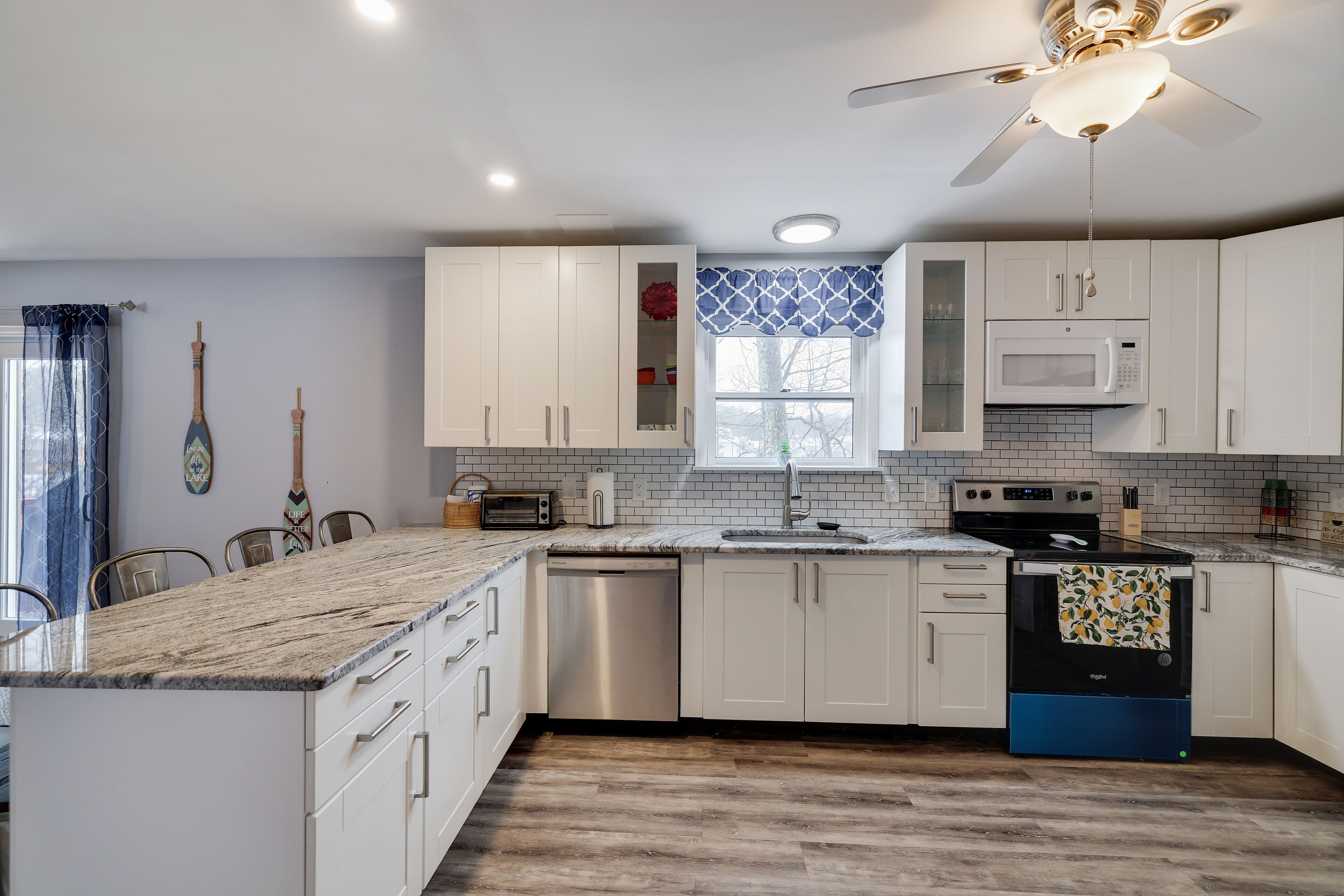 LAKE FRONT HOME in SAW CREEK, BUSHKILL