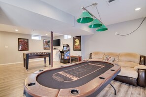 Game room - LAKE FRONT HOME in SAW CREEK, BUSHKILL (Bushkill)